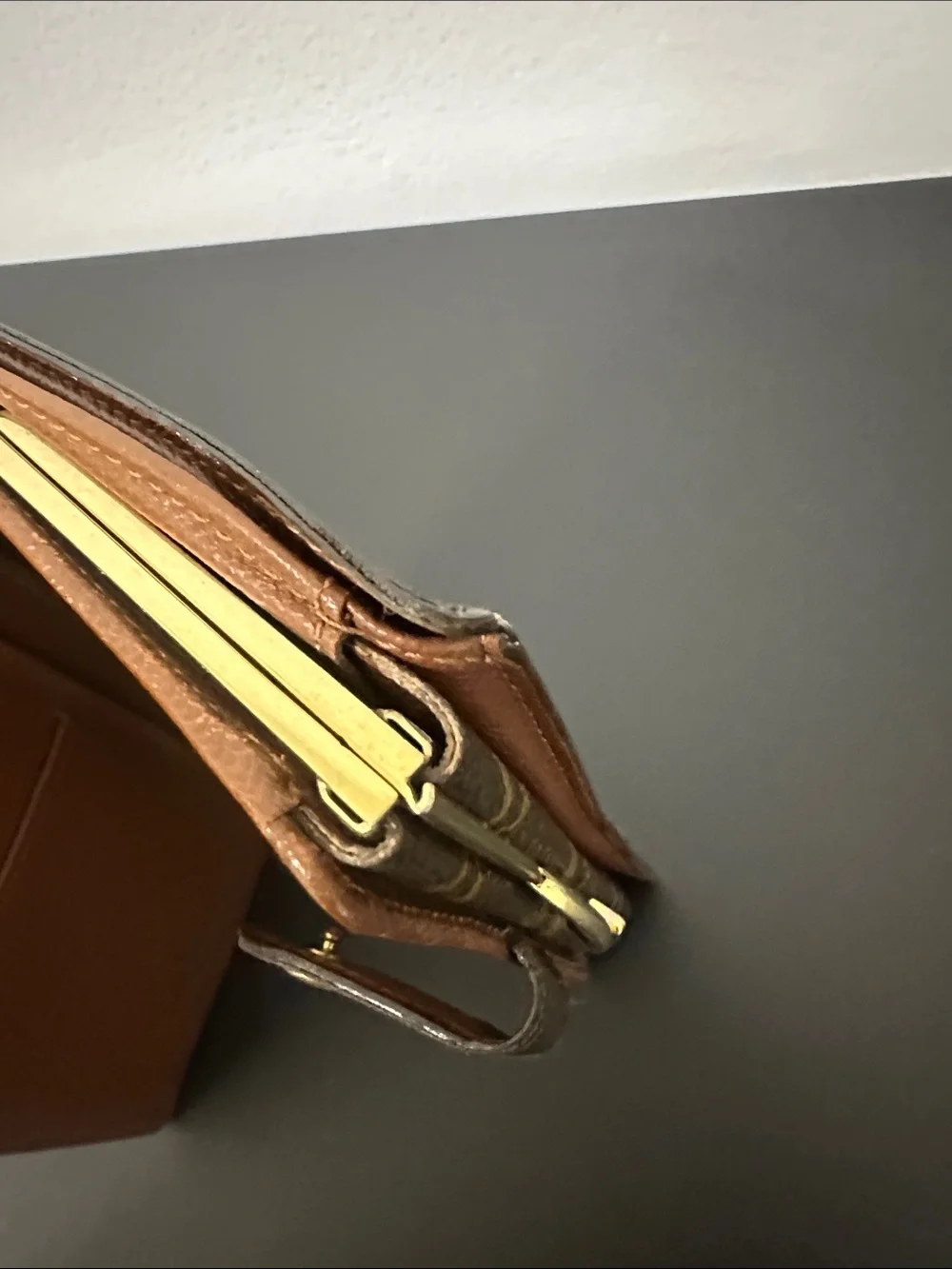EUC Vintage Louis Vuitton Monogram Bifold Snap Wallet w Gold  Coin Closure